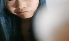 颜值不错蓝发妹子道具自慰床上张开双腿按摩器头部插入呻吟娇喘诱人很是诱惑喜欢不要错过