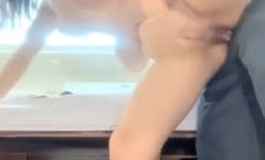 真实直播-魔鬼身材高挑性感的美女按照粉丝要求去按摩会所勾引男技师啪啪,自己被干了还要到前台付178元的按摩费用,国语!