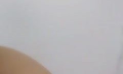 校长勾搭上幼儿园英语老师 戴着眼镜看是文静 实则骚货 学校停课 天天在家啪啪