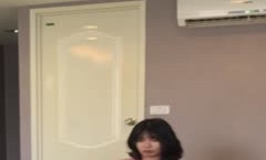 《重磅✅模特私拍㊙️泄密》学院派系列✅极品长腿清纯大学生美眉私拍~换衣服时被偸拍~摄影师加钱对着美腿撸一发4