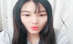 颜值区美女主播沦陷在狼友的礼物攻势之下，全程露脸漏出奶子和逼逼，好嫩好粉好刺激，最后还脱光了不要错过